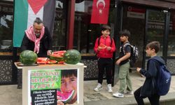 Artvin'de öğretim üyesi karpuz dağıtarak İsrail'i böyle protesto etti