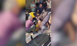 Adana'da otomobil kahvehaneye daldı: Yaralılar var