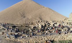 Nemrut Dağı'nı bayramda yaklaşık 8 bin kişi ziyaret etti