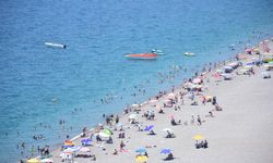 Antalya'da sıcak hava ve aşırı nem bunalttı