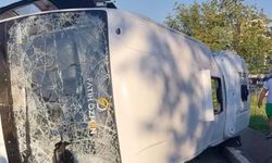 Antalya'da büyük kaza! Servis aracı kaza yaptı 1 kişi hayatını kaybetti, birçok kişi yaralandı