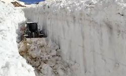 Haziran ayında doğuda karla mücadele var!  6 metrelik kalınlıkta yol açma çalışması