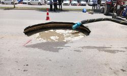 Ankara'da yol çöktü! 10 metrelik çukur oluştu!