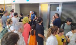 Antalya Havalimanı'nda olay! Seferleri aksayan yolcular ofis bastı