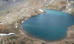 Aygır Gölü yerli ve yabancı turistlerin uğrak noktası oluyor