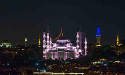 İstanbul’da hilal ve Sultanahmet Camii aynı karede