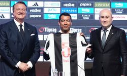 Beşiktaş'ta Giovanni van Bronckhorst imzayı attı