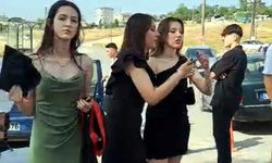 Gebze'de öğrenciler elbise giydikleri için, mezuniyet törenine alınmamıştı... Okulla ilgili soruşturma başlatıldı!