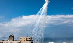 İsrail, Lübnan'ı yasaklı beyaz fosfor bombasıyla vurdu