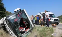 Kütahya'da yolcu otobüsü şarampole devrildi