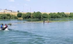 Dicle Nehri'nde korku doku dakikalar! Piknik için gidip mahsur kalan aileyi ekipler kurtardı