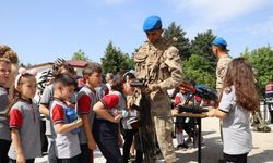 Edirne'de minik öğrenciler jandarmanın çalışmalarına hayran kaldı