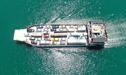 Elazığ-Pertek feribotlarında bayram hareketliliği sürüyor