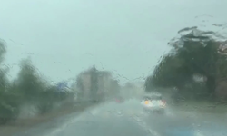 Şiddetli yağış Karadeniz Sahil Yolu’nda trafiği felç etti