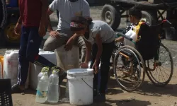 UNRWA: Gazze'de insanlar güneşin altında saatlerce içme suyu sırası bekliyor