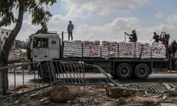 Sınırlı sayıda yardım tırı, Gazze'ye giriş yaptı