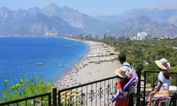 Antalya'da sıcak hava ve nem hayatı olumsuz etkiliyor