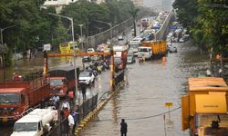 Hindistan'da aşırı yağışlar sele neden oldu
