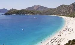 Turizmde bu yıl ilk 6 ayda 23,7 milyar dolar gelir elde edildi