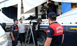 Kırklareli'nde hareket halindeki tırdan atlamaları sonucu 7'si yaralanan 58 düzensiz göçmen yakalandı