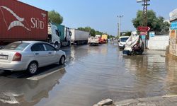 Mersin'de yaz yağmuru etkili oldu: Vatandaşa zor anlar yaşattı!