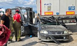 Bursa'da feci kaza! Park halindeki tıra çarpan otomobildeki 2 kişi öldü