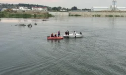 Edirne’de Meriç Nehri’ne giren 2 genç kayboldu