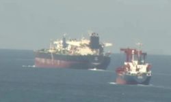 Arıza yapan yük gemisi İstanbul Boğazı'nda sürüklenmeye başladı