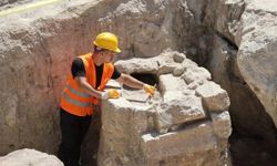 Kapadokya'da ulaşıma kapatılan kara yolunun altından nekropol çıktı