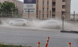 Erzurum’da sağanak yağış hayatı olumsuz etkiledi