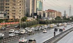 İstanbul’da sağanak yağış trafiği felç etti