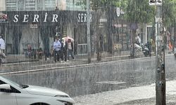 Düzce'de sağanak aniden bastırınca saklanacak yer aradılar