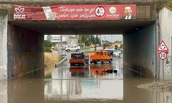 Bolu’da yağan yağmur trafiği felç etti