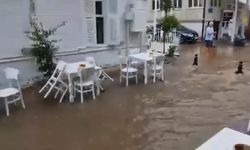 Bursa'da şiddetli yağışlar neticesinde yollar dere, merdivenler şelale oldu