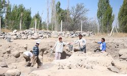 Kınık Höyük'te Orta Bronz Çağı'na ait sur kalıntıları ve yerleşim yeri bulundu