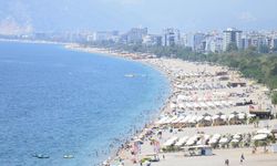 Antalya sahillerinde sıcak hava yoğunluğu devam ediyor