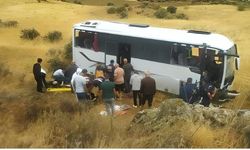 Sivas'ta midibüs devrildi: Çok sayıda yaralı!