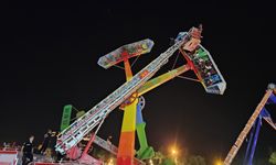 Lunaparkta korku dolu anlar! 50 kişi 1 saat boyunca havada baş aşağı asılı kaldı!