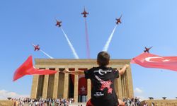 Türk Yıldızları'ndan 30 Ağustos'a özel Anıtkabir saygı uçuşu