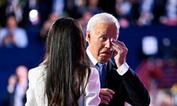 Yerini Kamala Harris'e bırakan Biden gözyaşlarını tutamadı