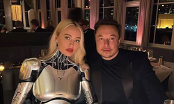 Elon Musk robot sevgilisiyle yemeğe çıktı