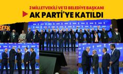 Rozetlerini  Cumhurbaşkanı Erdoğan taktı! 2 milletvekili ve 13 belediye başkanı AK Parti'ye katıldı