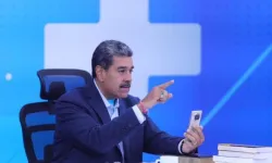 Maduro'dan WhatsApp’a tepki: Canlı yayında uygulamayı sildi