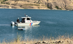 Elazığ'da baraj gölünde kaybolan genç için arama çalışması