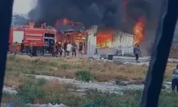 Hatay'da depremzedelerin kaldığı prefabrik ev yandı