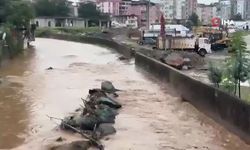 Rize'de sağanak yağış sonrası cadde ve sokaklar göle döndü