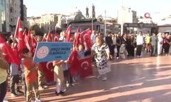 Taksim'de yeni eğitim öğretim yılı nedeniyle tören düzenledi