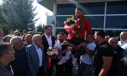 Olimpiyat şampiyonu İbrahim Bölükbaşı, Erzurum’da omuzlarda karşılandı!