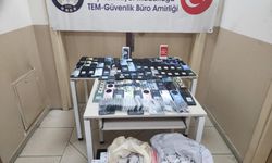 Küçükçekmece'de kaçak cep telefonu operasyonu: İki kişi yakalandı