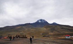 Kar yağdı, Erciyes'in zirvesi beyaza büründü